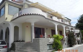 Rooms And Apartments Roza